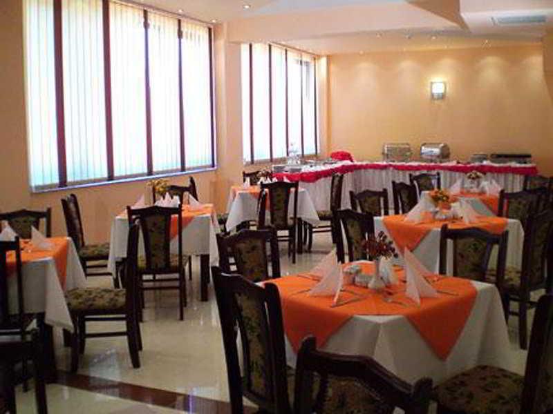 Denisa Hotel أوتوبين المطعم الصورة